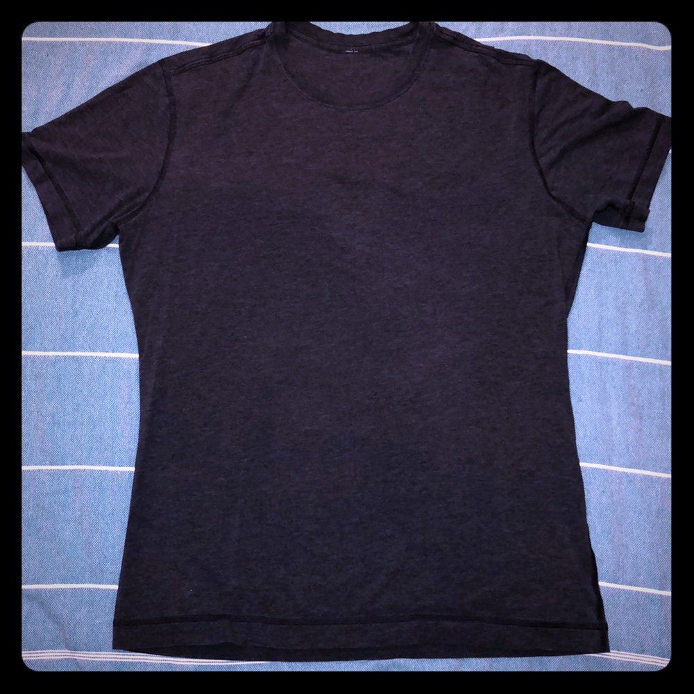 LULULEMON men’s navy t-shirt
